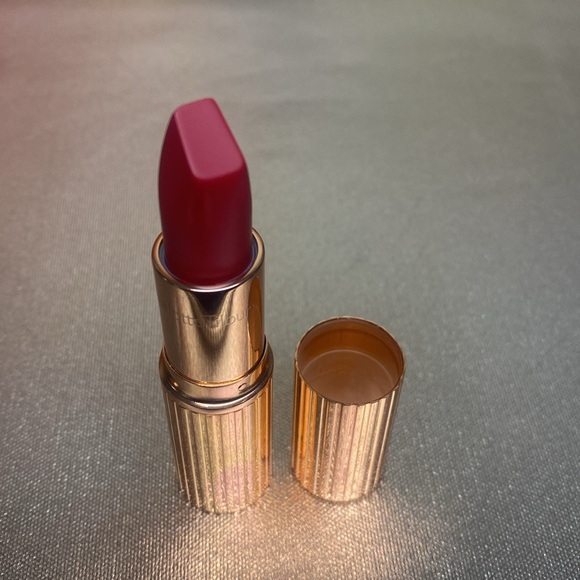 Charlotte Tilbury The Queen Matte Revolution Long Lasting Lipstick in box - Picture 3 of 11